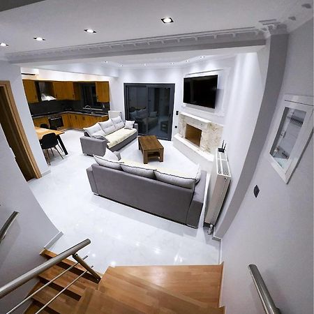 Kontis' Deluxe Furnished Apartment لوتراكي المظهر الخارجي الصورة