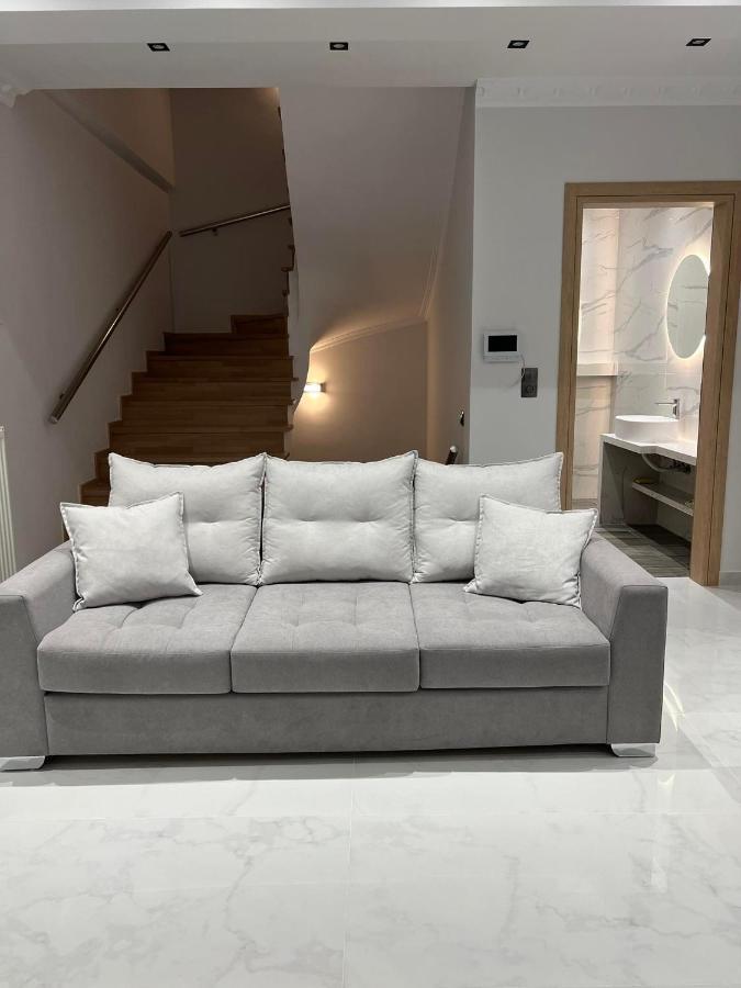 Kontis' Deluxe Furnished Apartment لوتراكي المظهر الخارجي الصورة