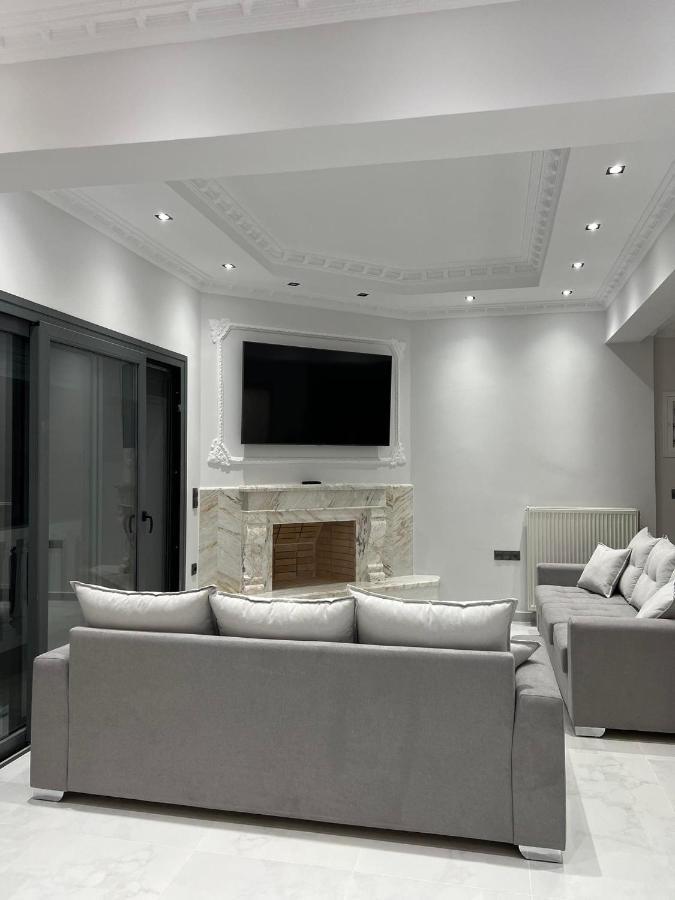 Kontis' Deluxe Furnished Apartment لوتراكي المظهر الخارجي الصورة