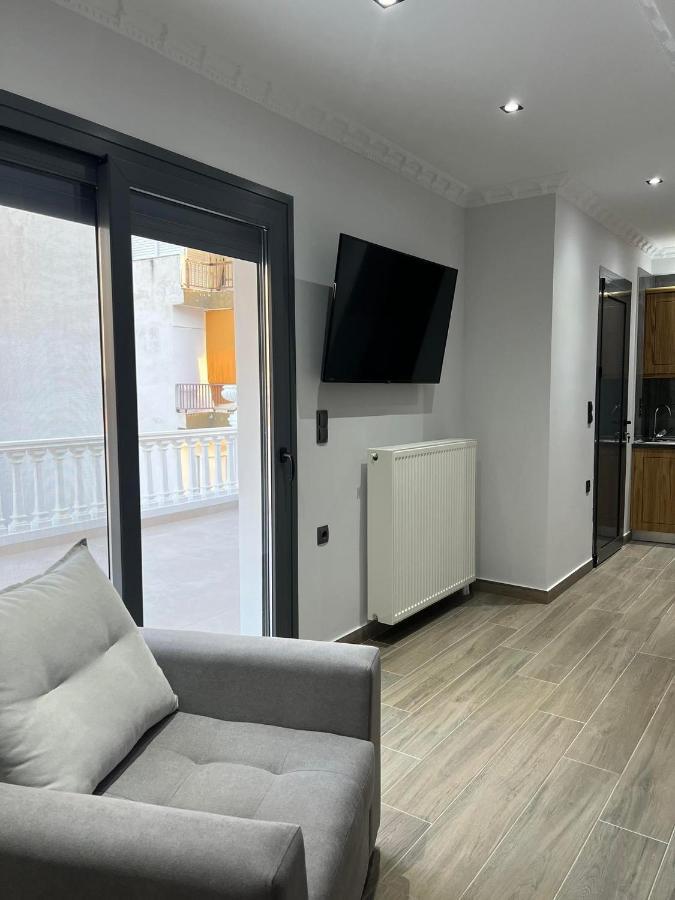 Kontis' Deluxe Furnished Apartment لوتراكي المظهر الخارجي الصورة