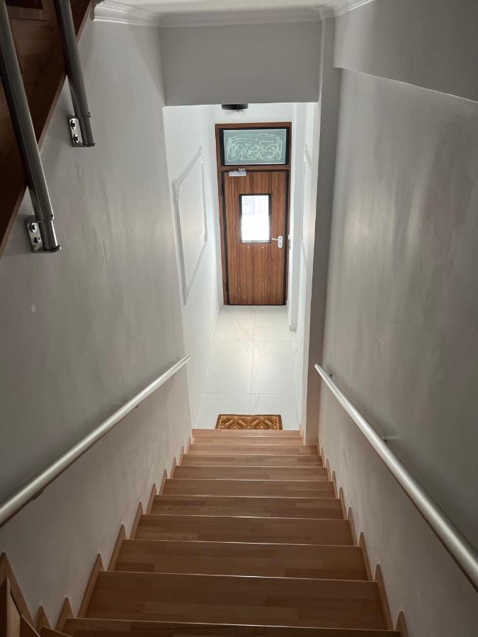 Kontis' Deluxe Furnished Apartment لوتراكي المظهر الخارجي الصورة