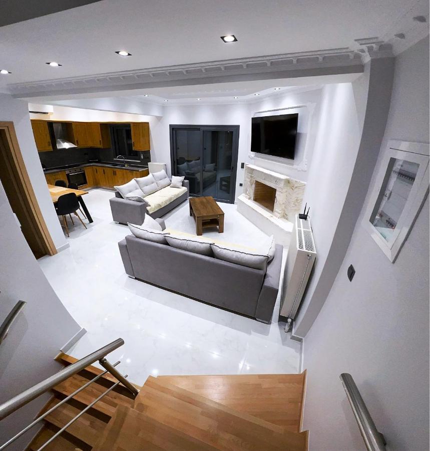 Kontis' Deluxe Furnished Apartment لوتراكي المظهر الخارجي الصورة