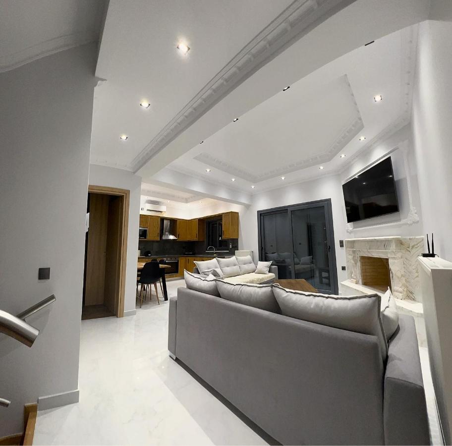 Kontis' Deluxe Furnished Apartment لوتراكي المظهر الخارجي الصورة