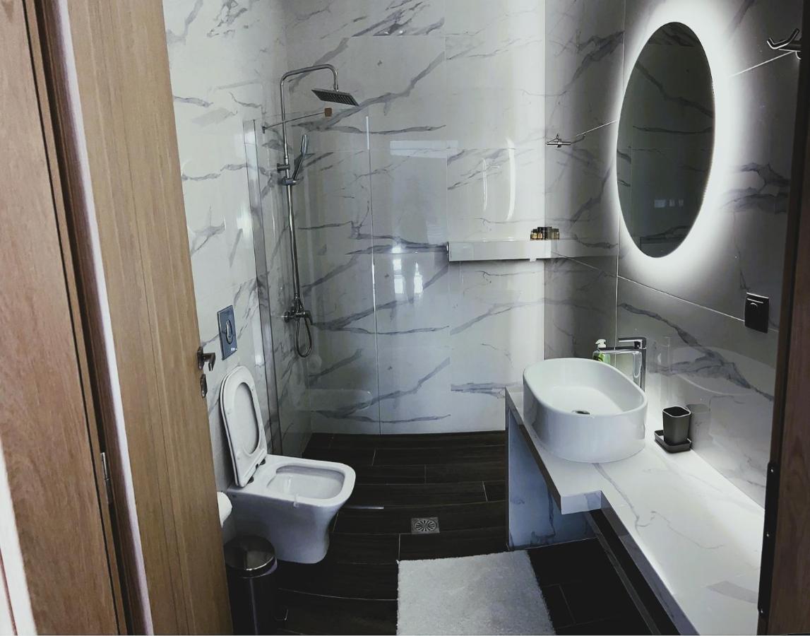 Kontis' Deluxe Furnished Apartment لوتراكي المظهر الخارجي الصورة