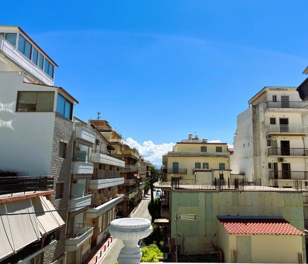 Kontis' Deluxe Furnished Apartment لوتراكي المظهر الخارجي الصورة