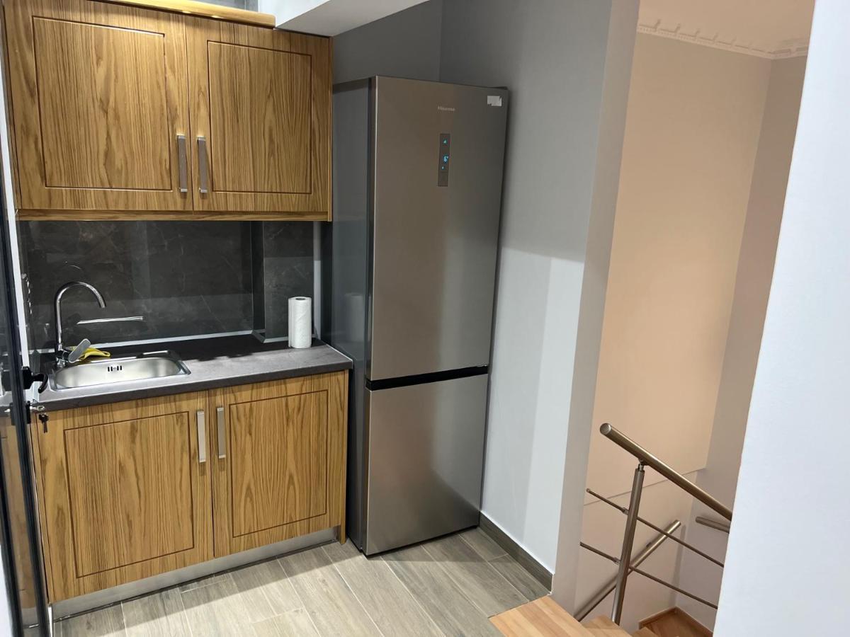 Kontis' Deluxe Furnished Apartment لوتراكي المظهر الخارجي الصورة