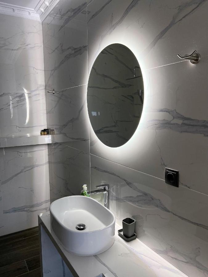 Kontis' Deluxe Furnished Apartment لوتراكي المظهر الخارجي الصورة