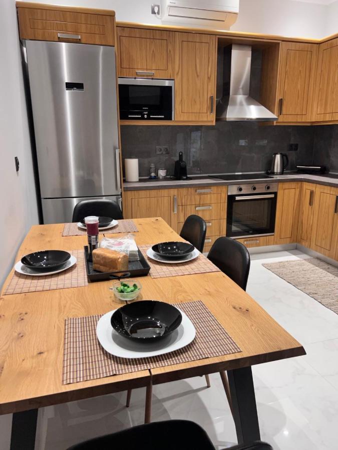 Kontis' Deluxe Furnished Apartment لوتراكي المظهر الخارجي الصورة