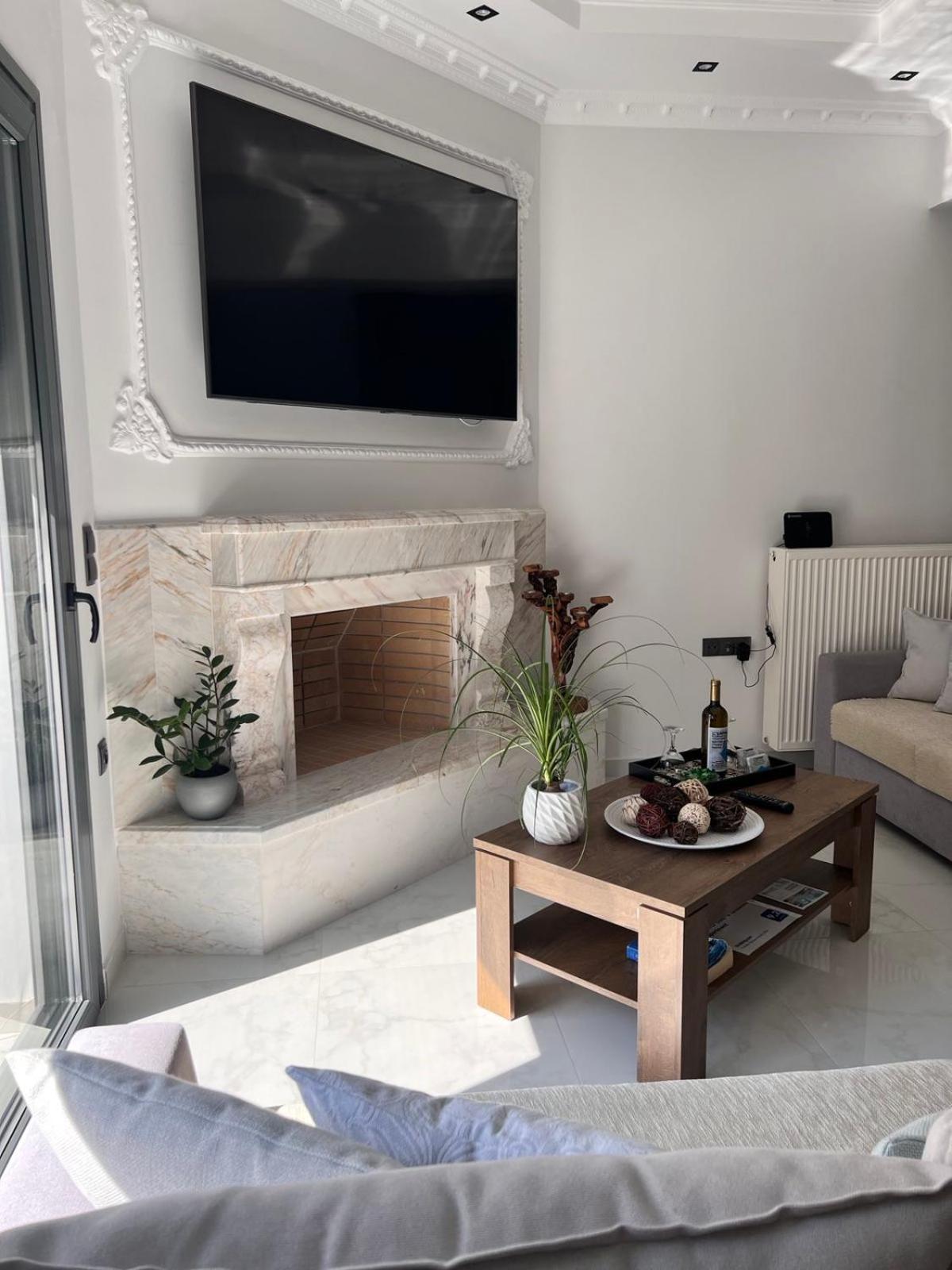 Kontis' Deluxe Furnished Apartment لوتراكي المظهر الخارجي الصورة