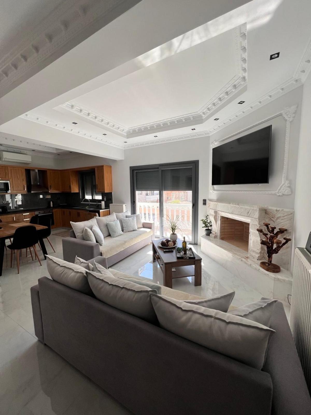 Kontis' Deluxe Furnished Apartment لوتراكي المظهر الخارجي الصورة
