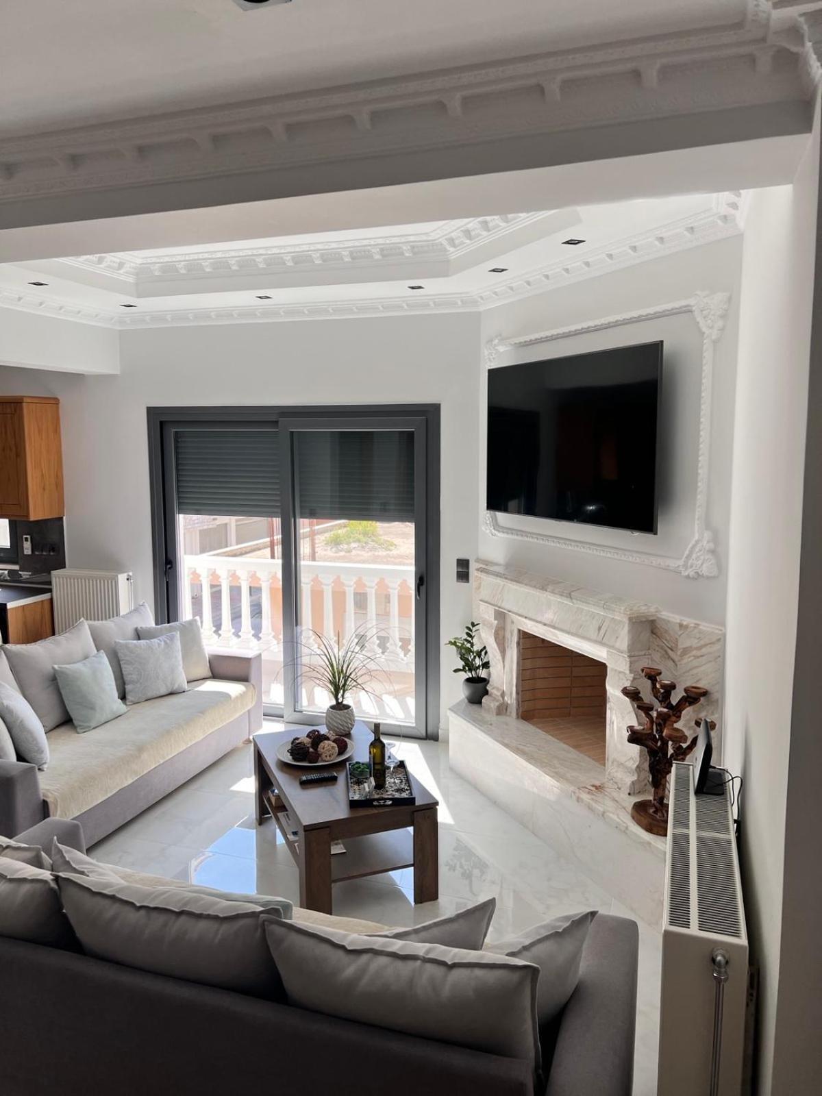 Kontis' Deluxe Furnished Apartment لوتراكي المظهر الخارجي الصورة