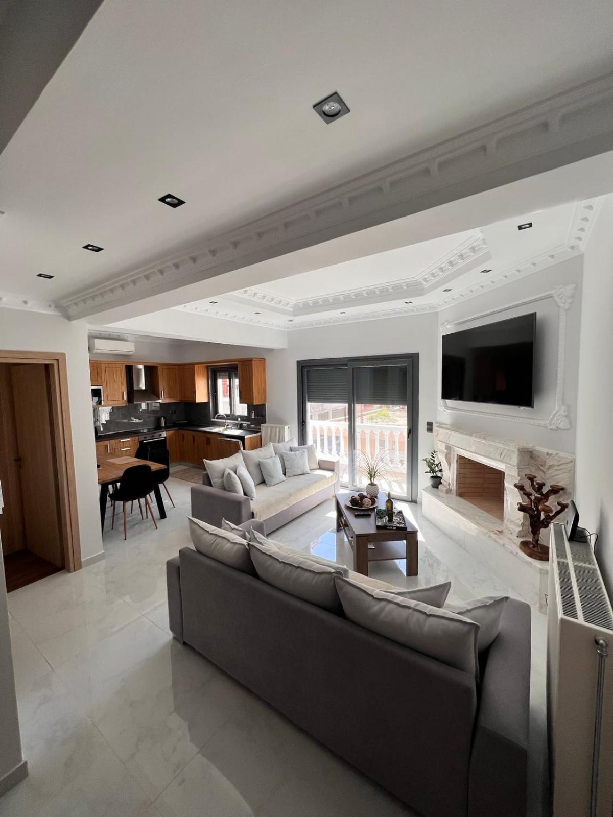 Kontis' Deluxe Furnished Apartment لوتراكي المظهر الخارجي الصورة