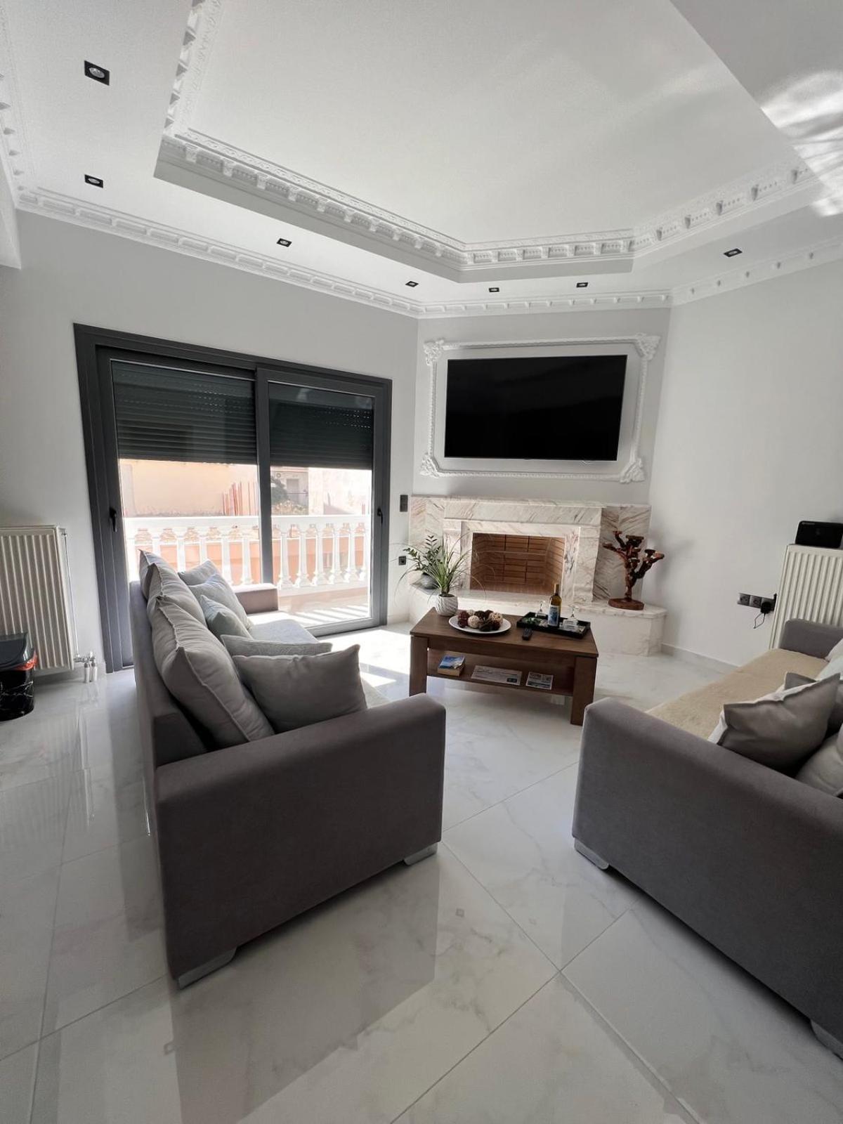 Kontis' Deluxe Furnished Apartment لوتراكي المظهر الخارجي الصورة