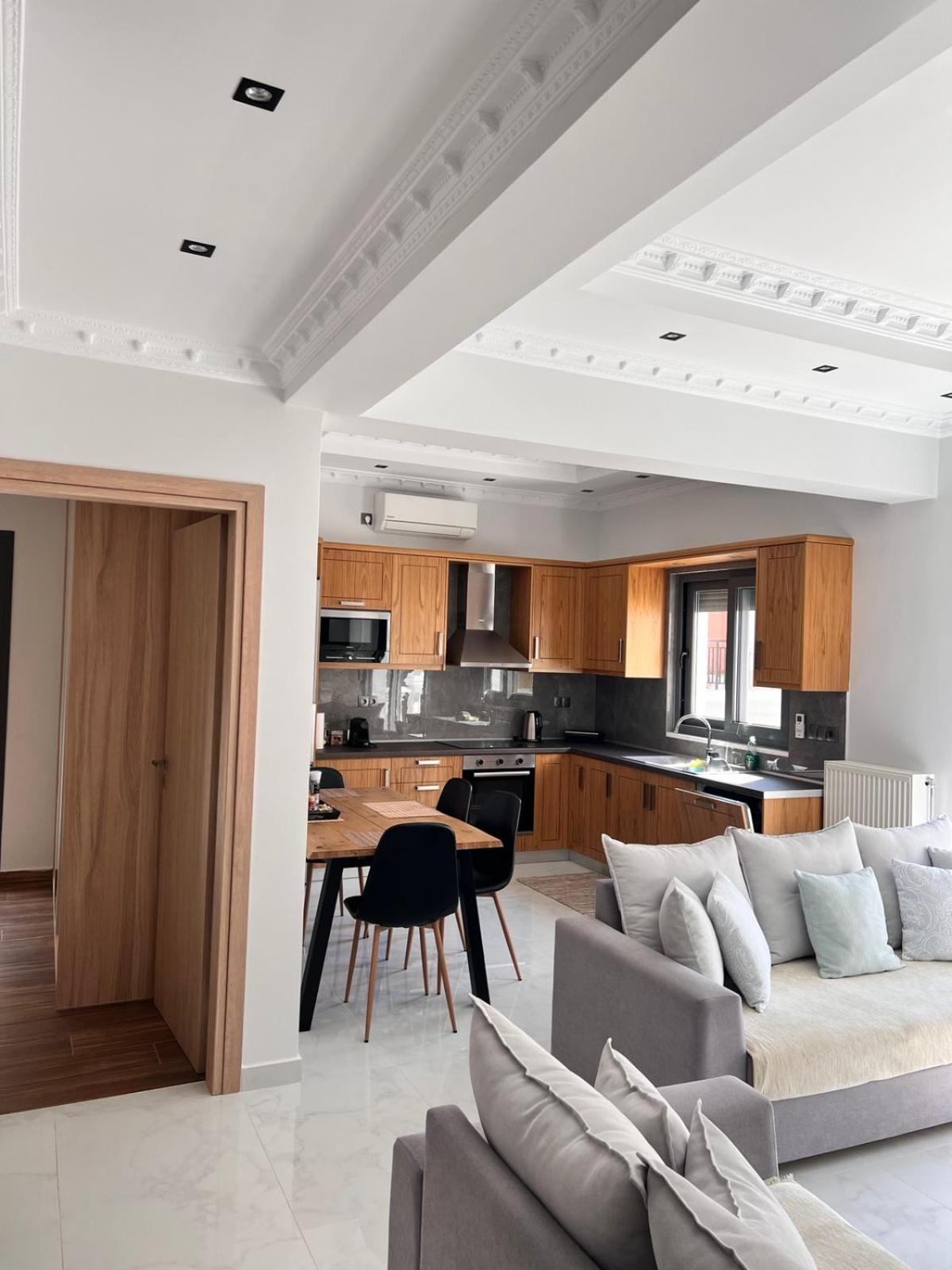 Kontis' Deluxe Furnished Apartment لوتراكي المظهر الخارجي الصورة