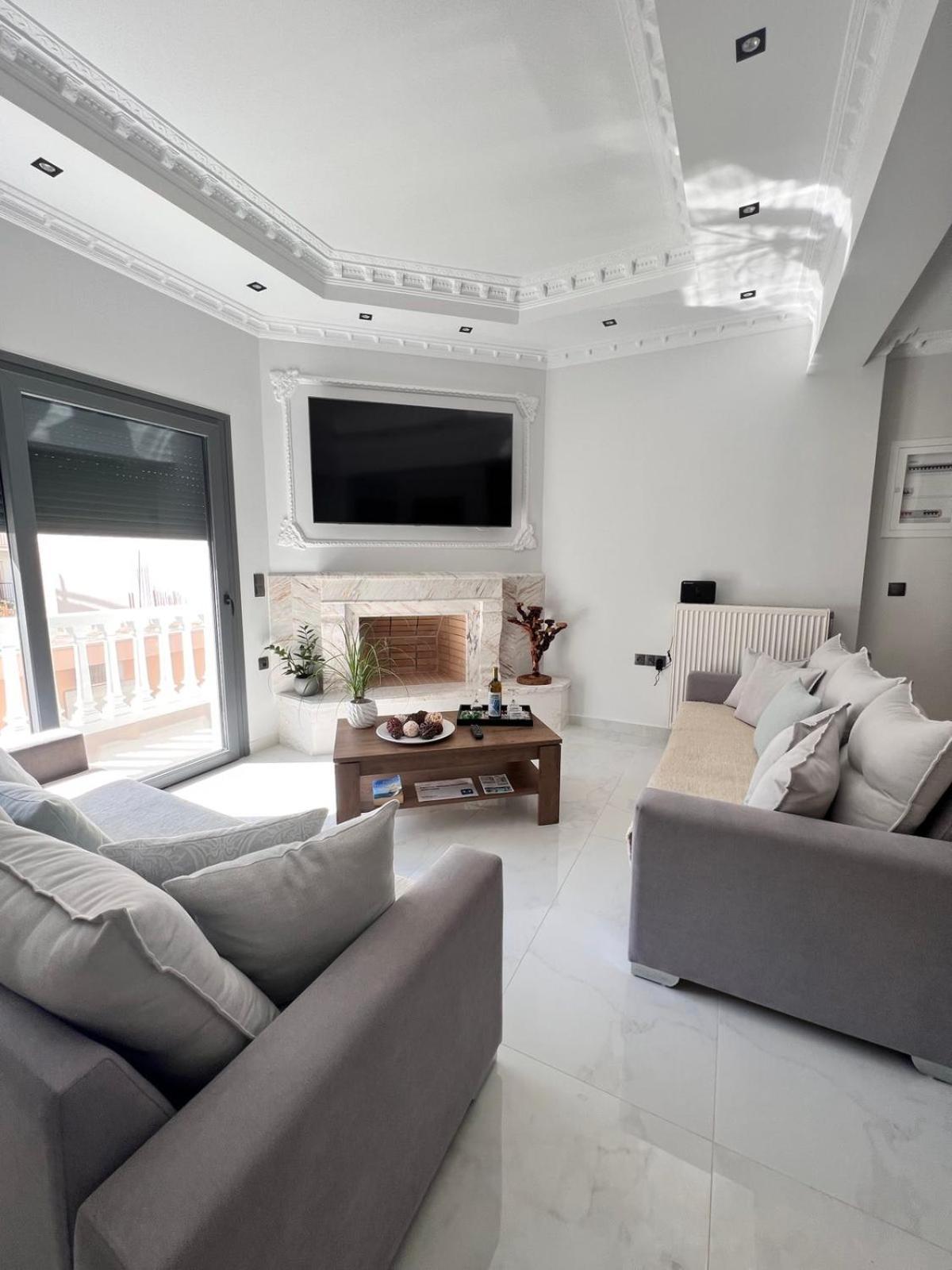Kontis' Deluxe Furnished Apartment لوتراكي المظهر الخارجي الصورة