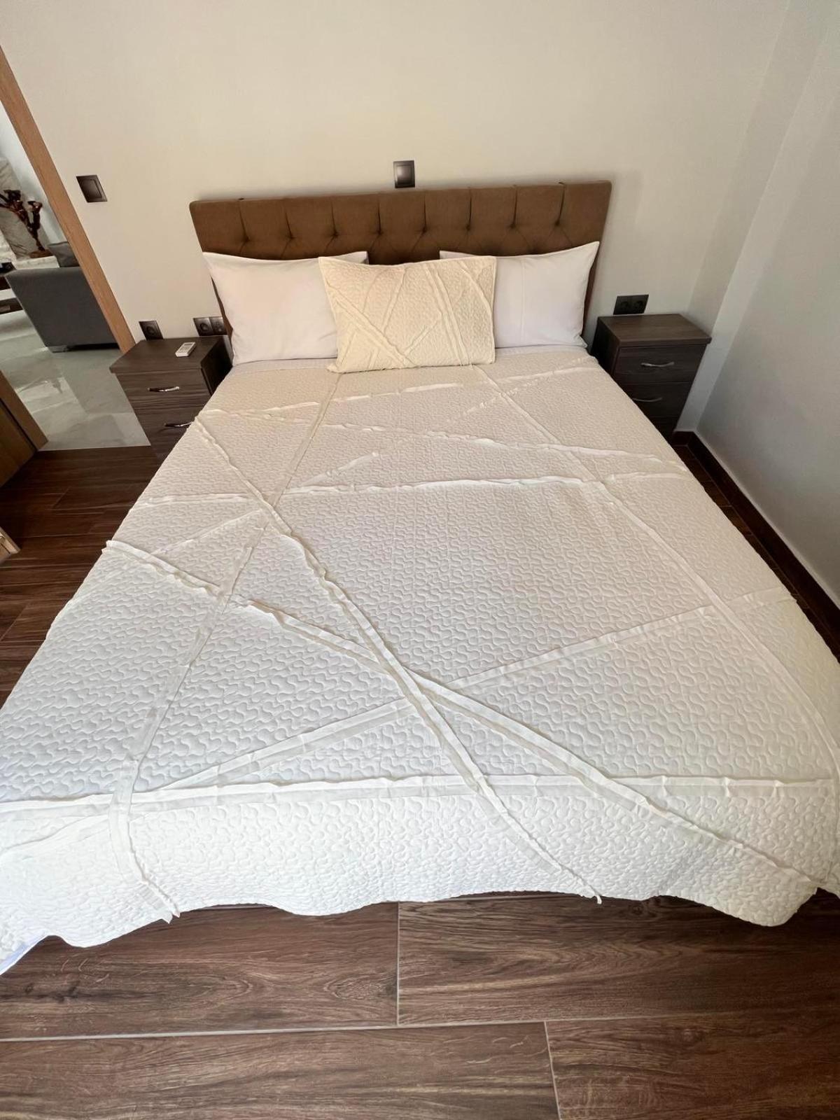 Kontis' Deluxe Furnished Apartment لوتراكي المظهر الخارجي الصورة
