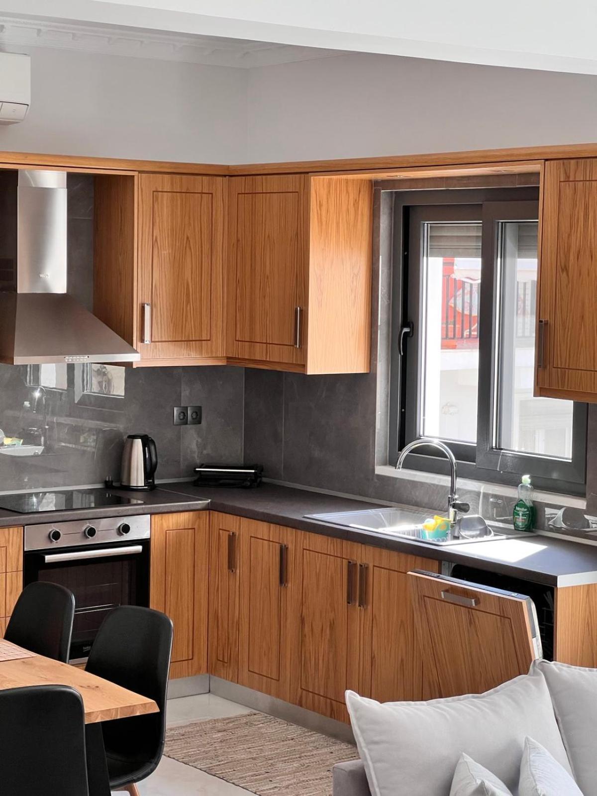 Kontis' Deluxe Furnished Apartment لوتراكي المظهر الخارجي الصورة