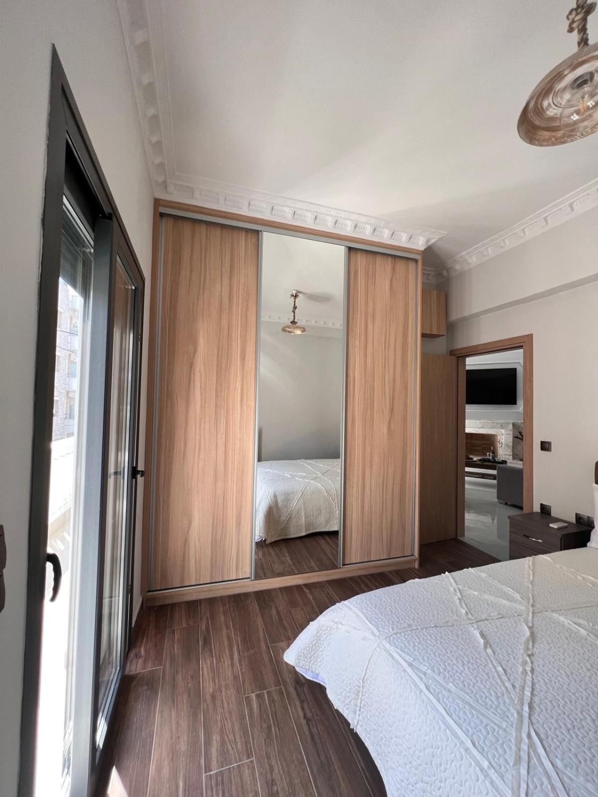 Kontis' Deluxe Furnished Apartment لوتراكي المظهر الخارجي الصورة