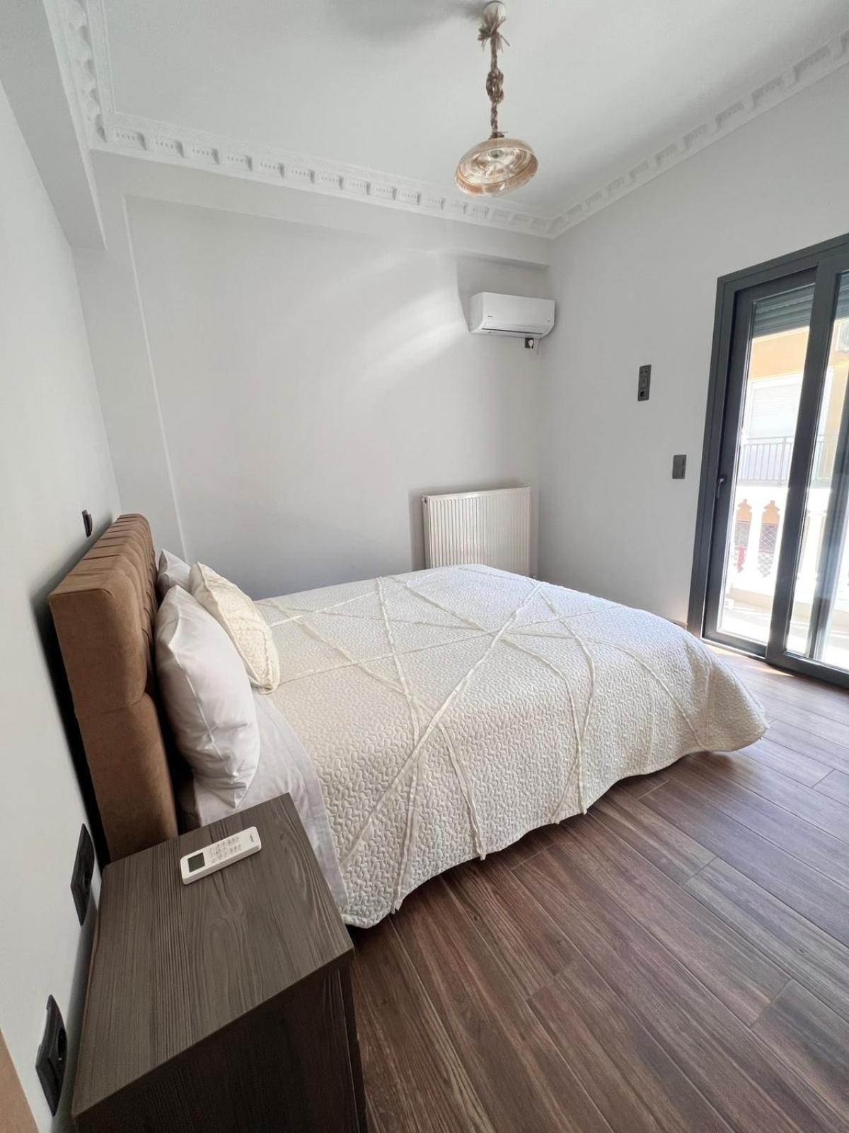 Kontis' Deluxe Furnished Apartment لوتراكي المظهر الخارجي الصورة