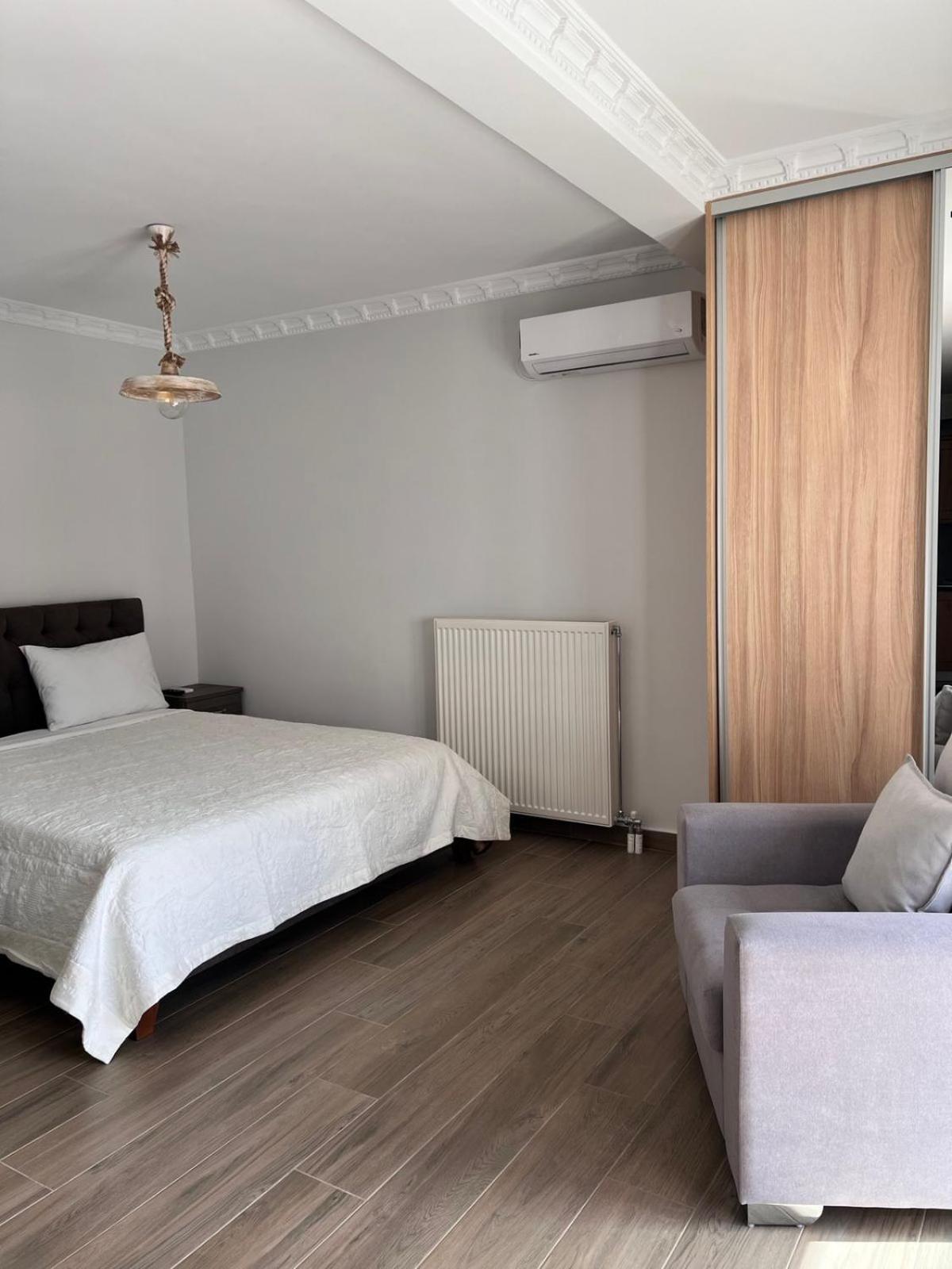 Kontis' Deluxe Furnished Apartment لوتراكي المظهر الخارجي الصورة