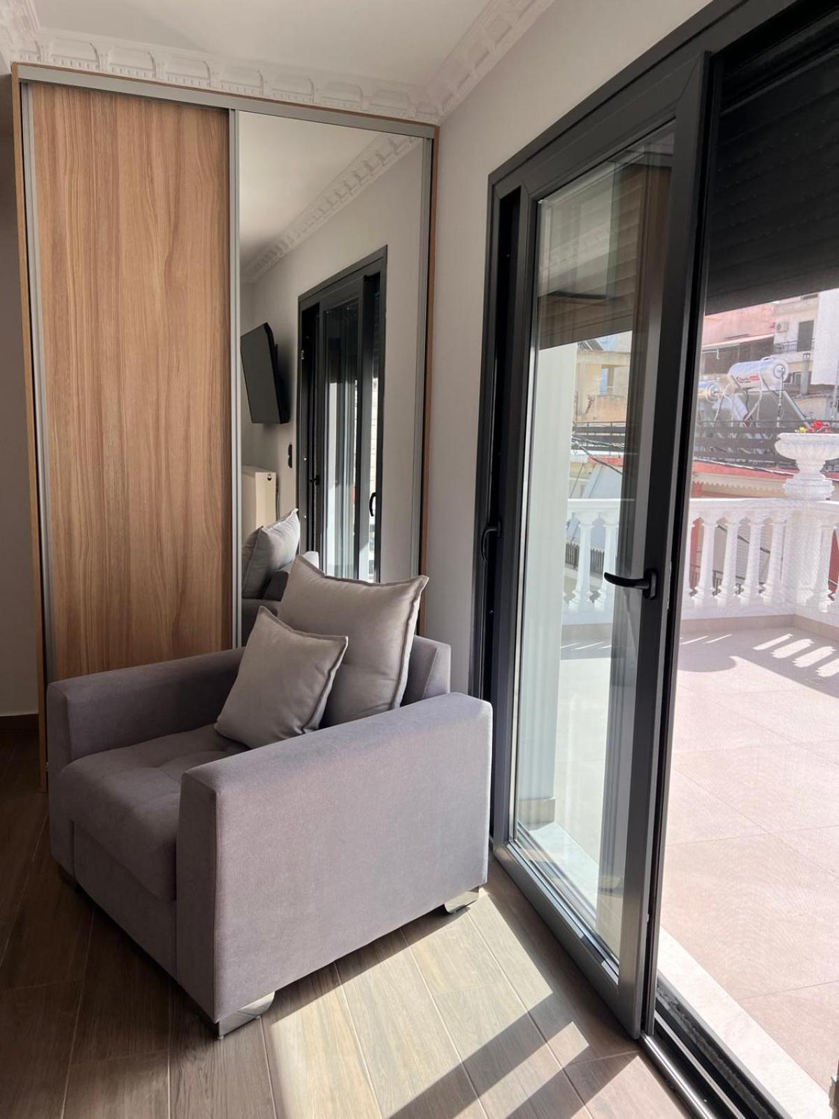 Kontis' Deluxe Furnished Apartment لوتراكي المظهر الخارجي الصورة