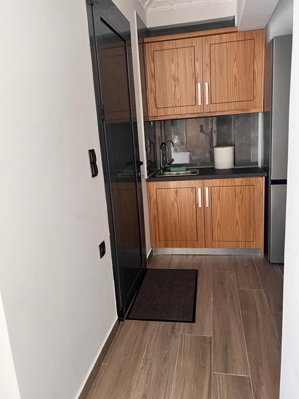 Kontis' Deluxe Furnished Apartment لوتراكي المظهر الخارجي الصورة
