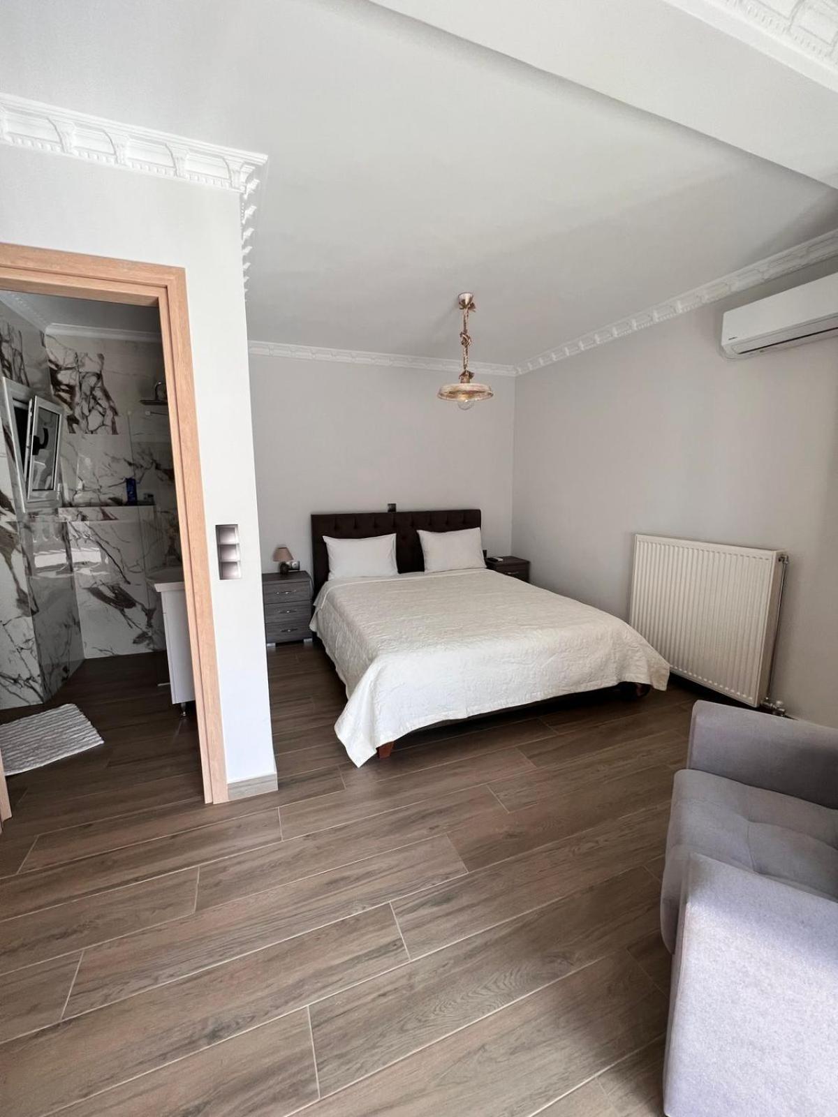 Kontis' Deluxe Furnished Apartment لوتراكي المظهر الخارجي الصورة