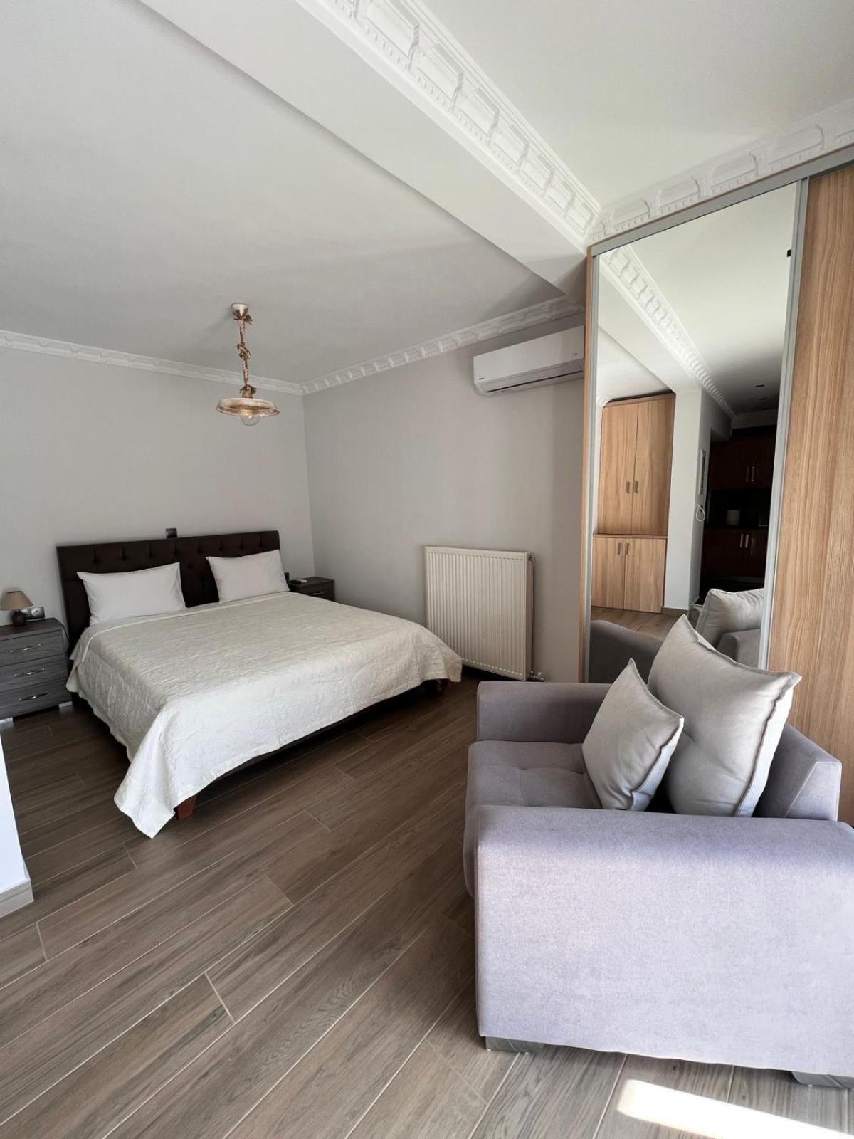 Kontis' Deluxe Furnished Apartment لوتراكي المظهر الخارجي الصورة