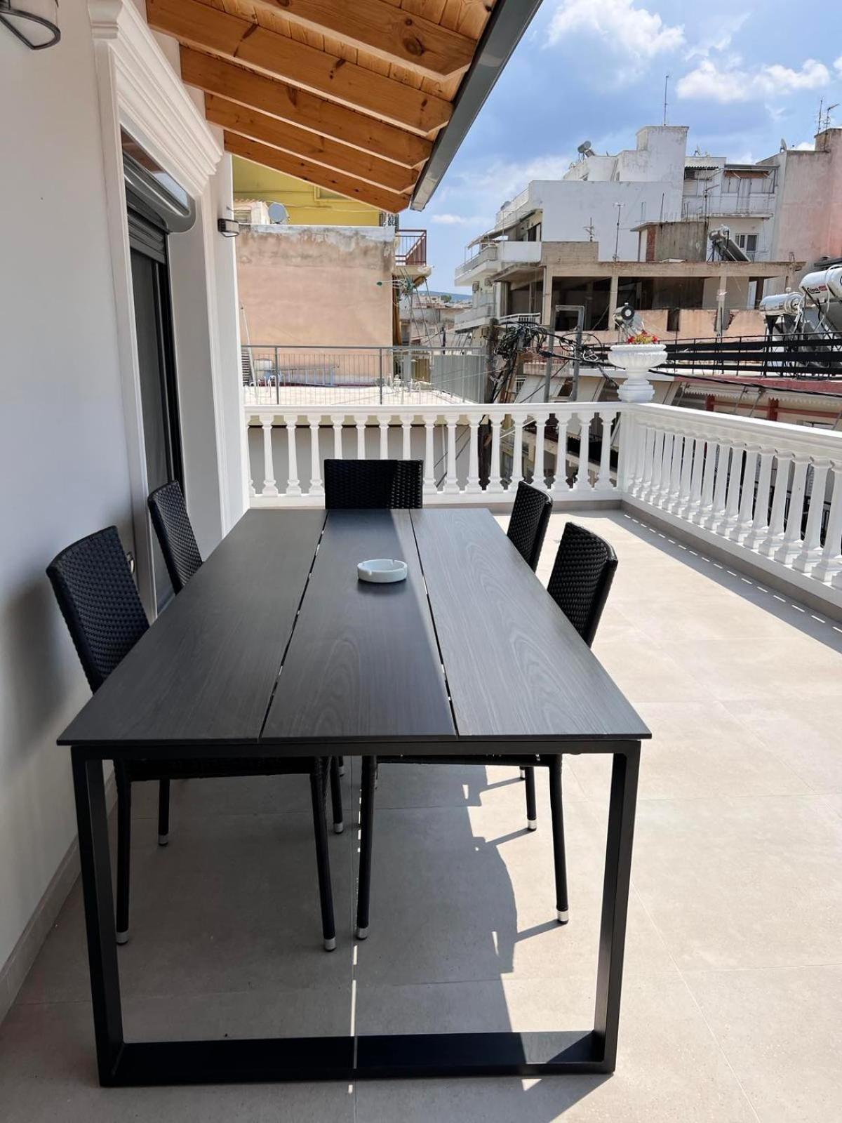 Kontis' Deluxe Furnished Apartment لوتراكي المظهر الخارجي الصورة
